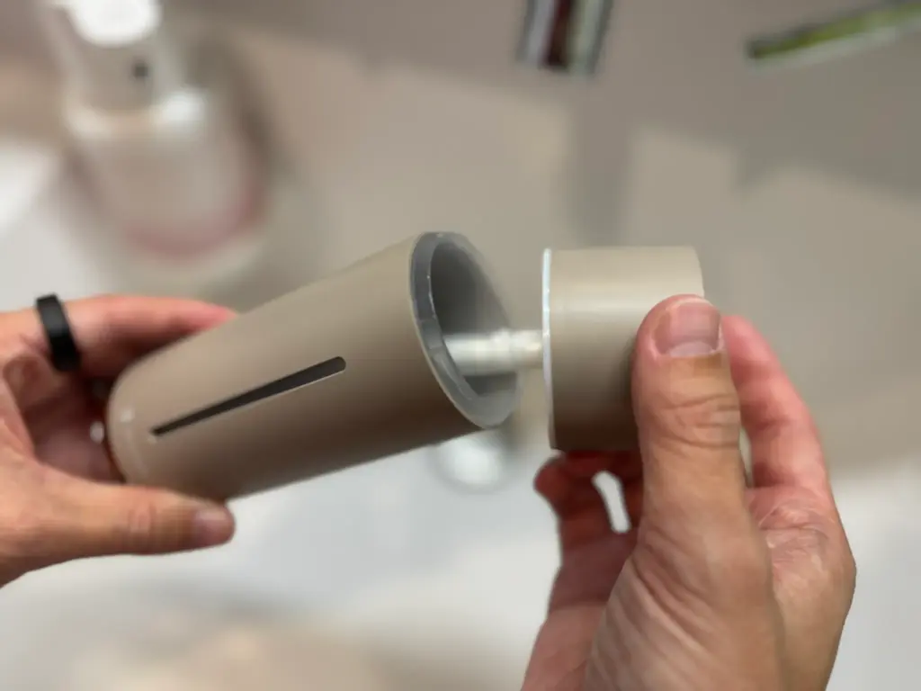 Life on Products LCAHF012 カビ対策：水は毎日捨てる